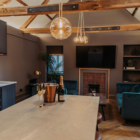 Magistrates Penthouse Suite - Town Centre Apartments With Spa Morpeth Eksteriør billede