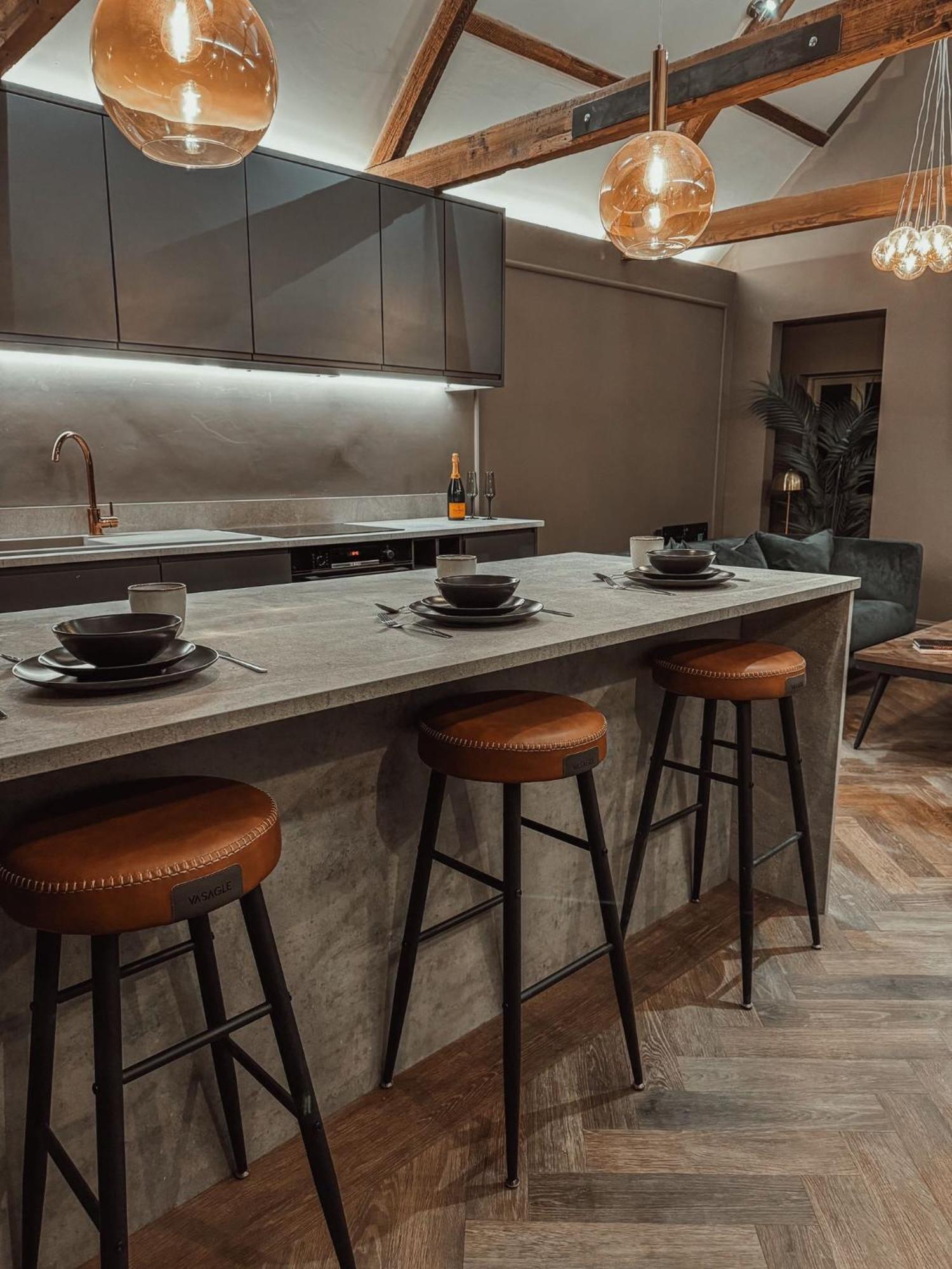 Magistrates Penthouse Suite - Town Centre Apartments With Spa Morpeth Eksteriør billede
