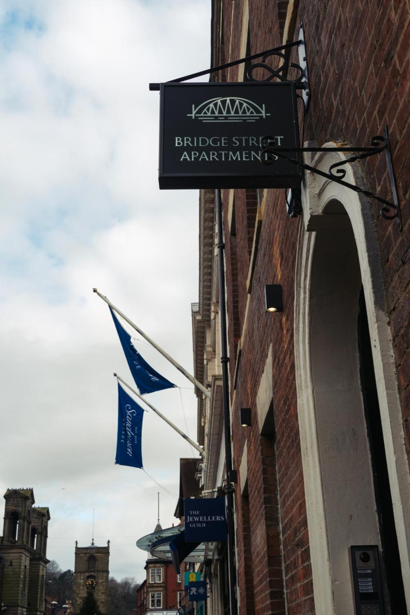 Magistrates Penthouse Suite - Town Centre Apartments With Spa Morpeth Eksteriør billede