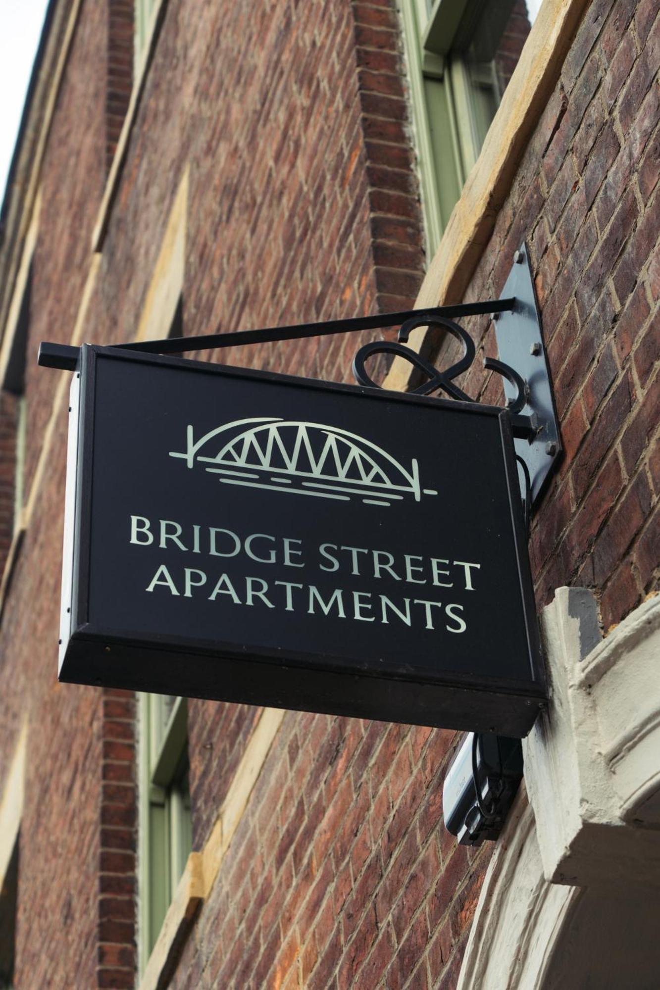 Magistrates Penthouse Suite - Town Centre Apartments With Spa Morpeth Eksteriør billede